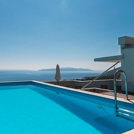 Apartment Lui With Rooftop Swimming Pool Ičići المظهر الخارجي الصورة