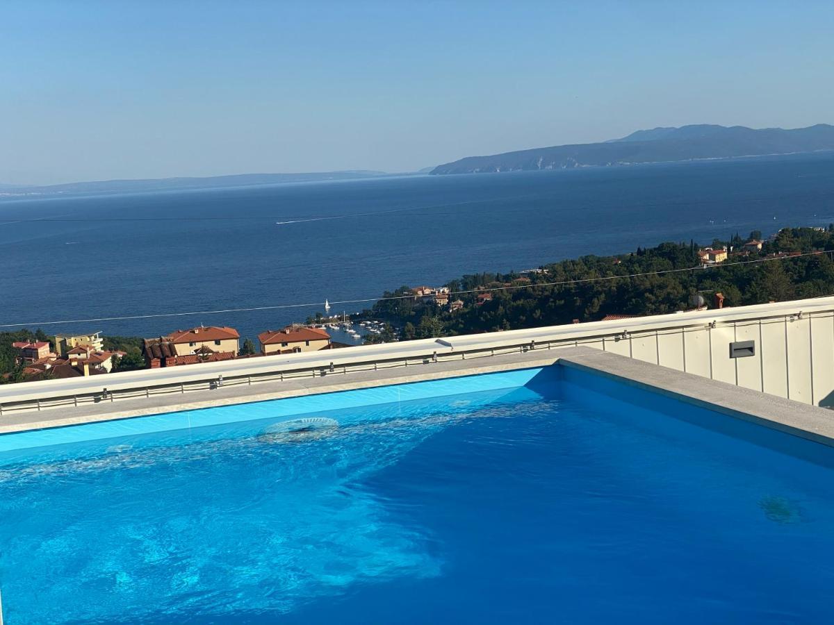 Apartment Lui With Rooftop Swimming Pool Ičići المظهر الخارجي الصورة